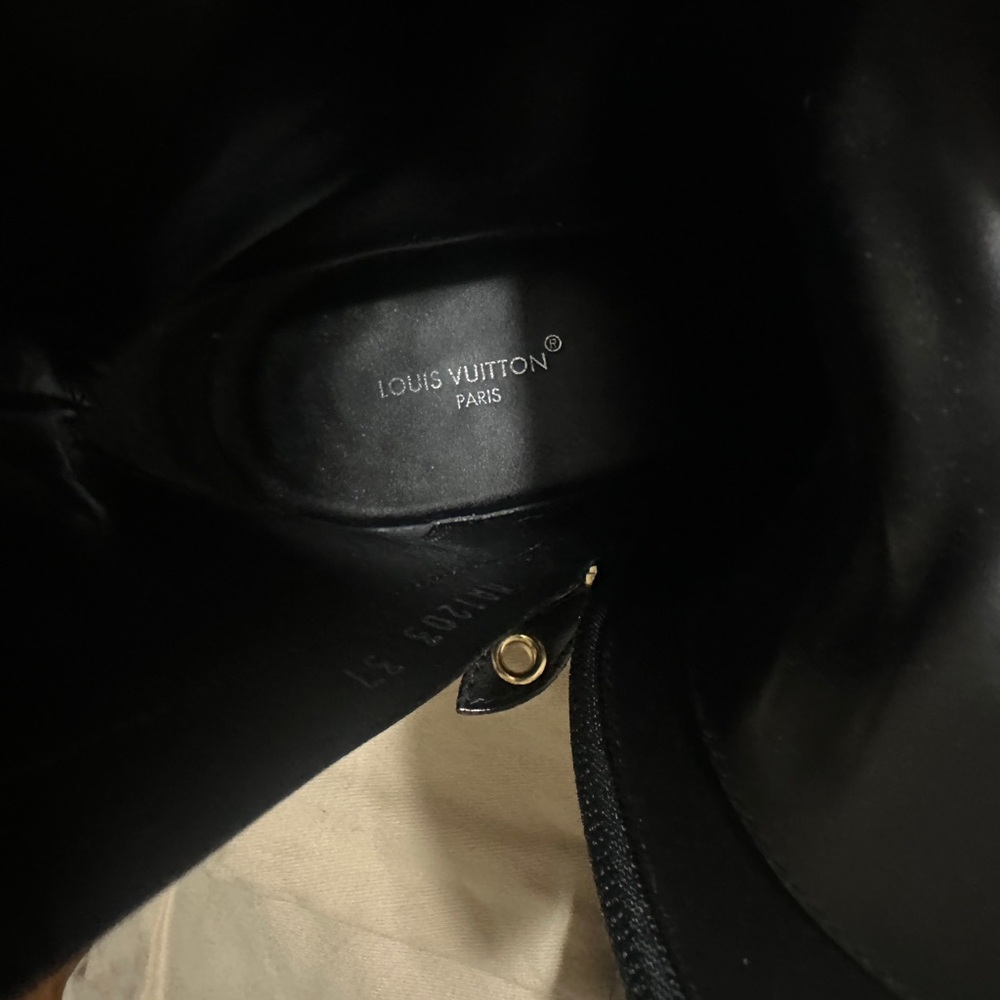 Authentic Louis Vuitton lace up ankle boots - Picture 6 of 9
